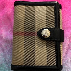 Women’s Burberry wallet